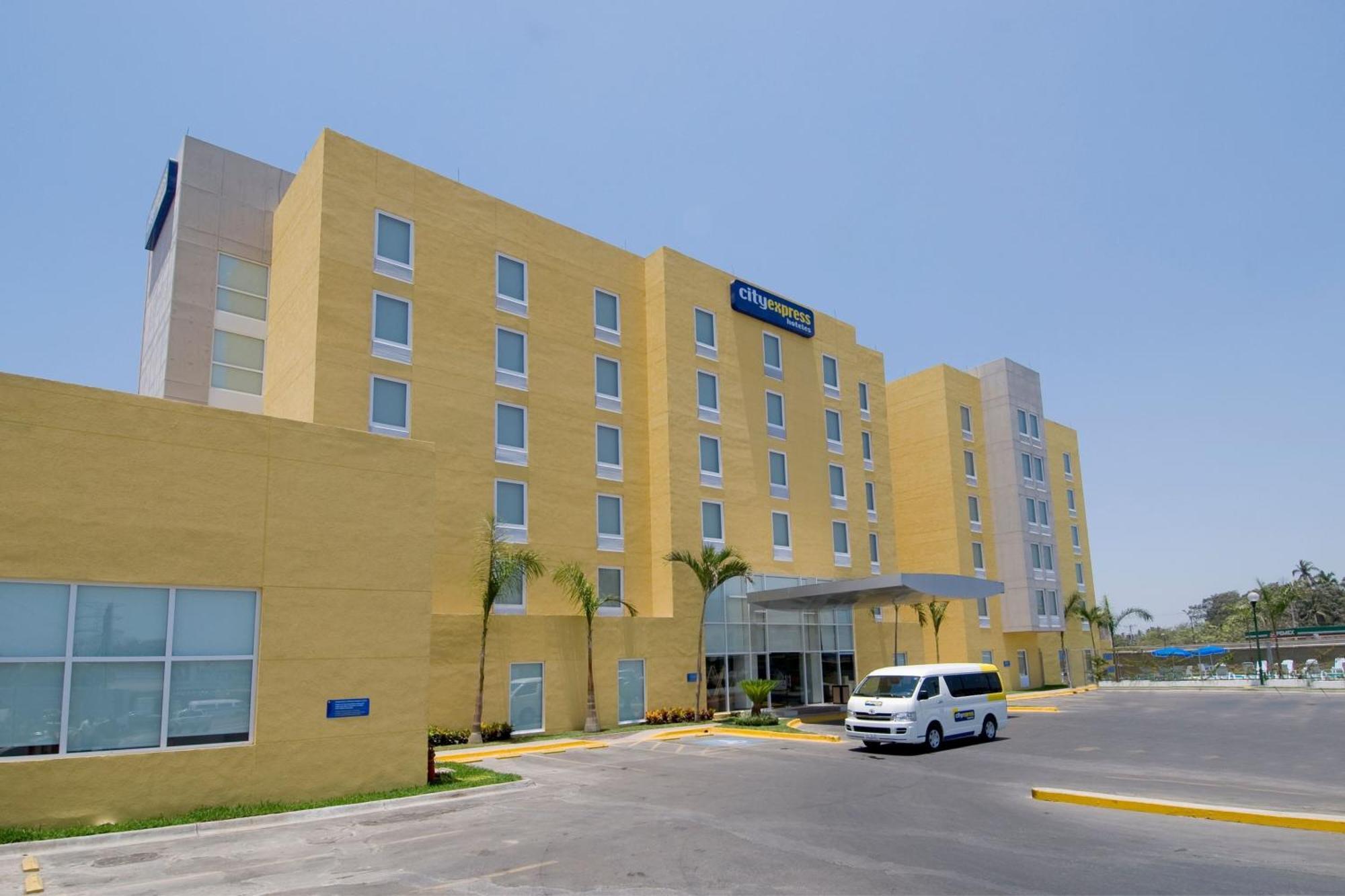 City Express By Marriott Lazaro Cardenas Exterior photo